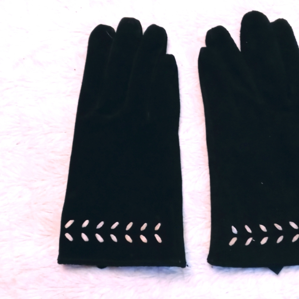 Torrid black suede gloves